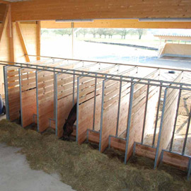 Loges de nourrissage<br> pour chevaux